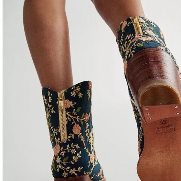 Mono Free People Eloise Embroidered Navy/Gold Floral Ankle Boots Sz 7/38 New - Picture 4 of 12